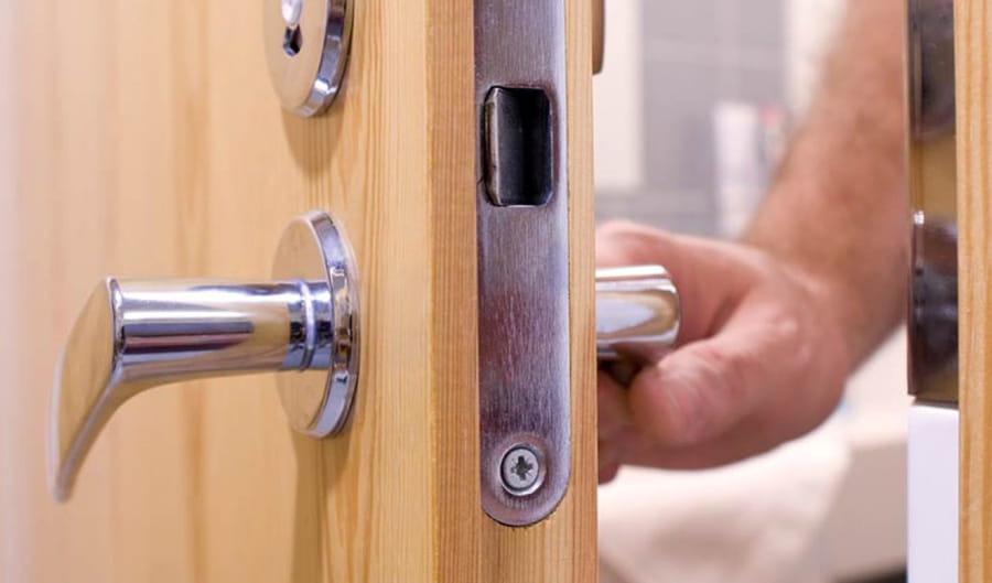 Commercial door lock locksmith