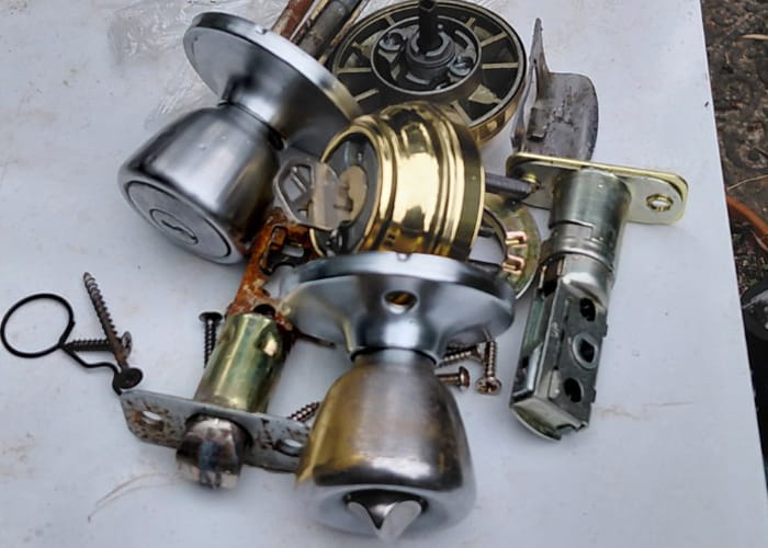 Replacing worn damage lock general lock installation